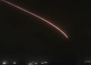 Hezbolá lanza cohetes y drones contra el norte de Israel desde Líbano