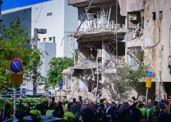 La Fuerza Aérea de Israel abrió una investigación para determinar por qué no logró derribar el misil balístico iraní que impactó este viernes por la mañana en Tel Aviv