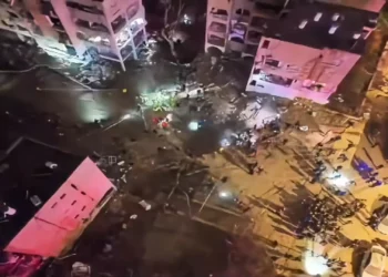 Las imágenes muestran el lugar donde impactó el misil iraní en Arad