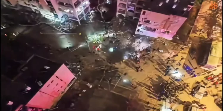 Las imágenes muestran el lugar donde impactó el misil iraní en Arad