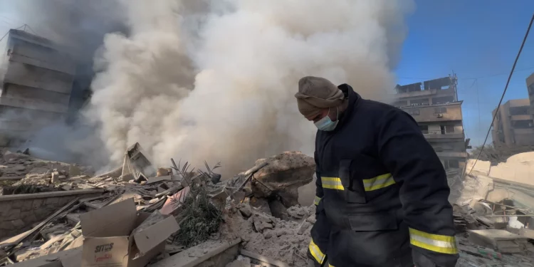 Hezbolá atacó Tel Aviv y Haifa mientras Israel da ultimátum a agentes iraníes en el Líbano