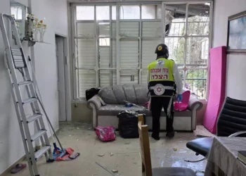 Dos heridos leves en un ataque con misiles balísticos iraníes