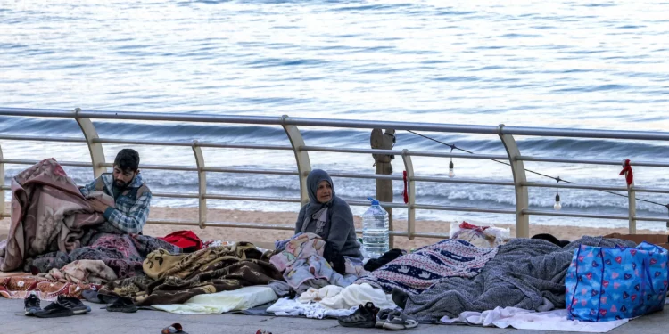 La guerra desplazó a 100.000 personas en el Líbano en un solo día
