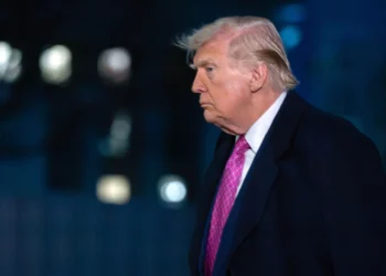 Trump amenaza con “volar” la isla de Kharg si no se reabre el estrecho de Ormuz