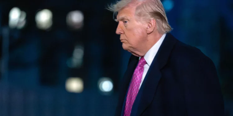 Trump amenaza con “volar” la isla de Kharg si no se reabre el estrecho de Ormuz