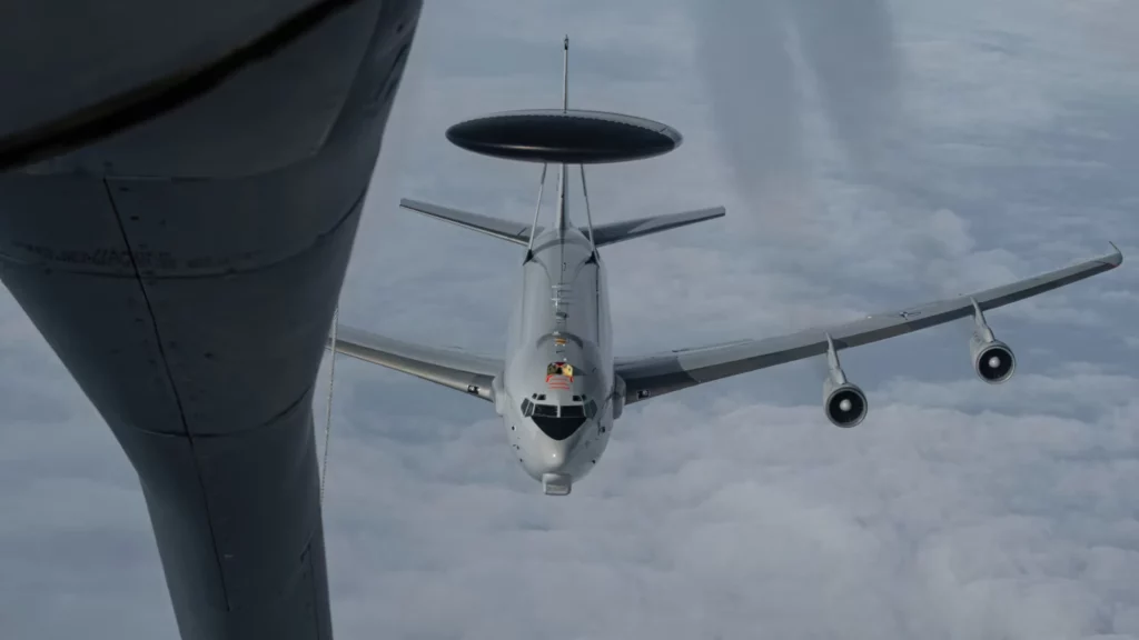 Irán atacó y dañó el E-3 Sentry: Avión estratégico de EE. UU.