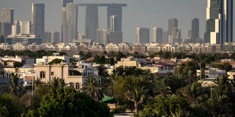 Israel evacúa en secreto a personal no esencial de su embajada en EAU