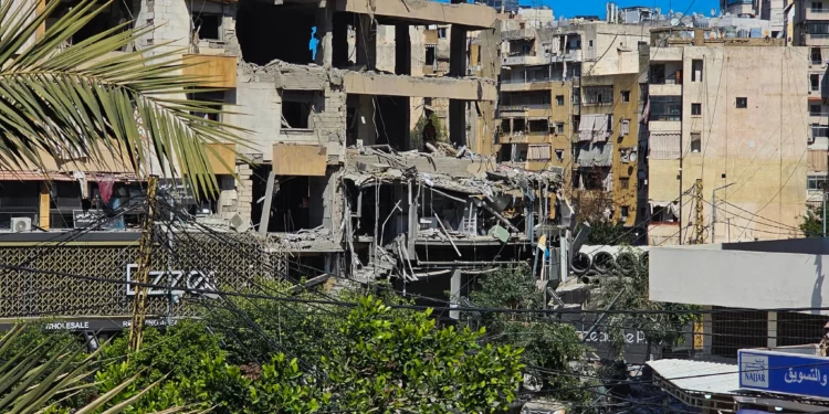 Las FDI emiten órdenes de evacuación para edificios y bancos afiliados a Hezbolá en todo el Líbano