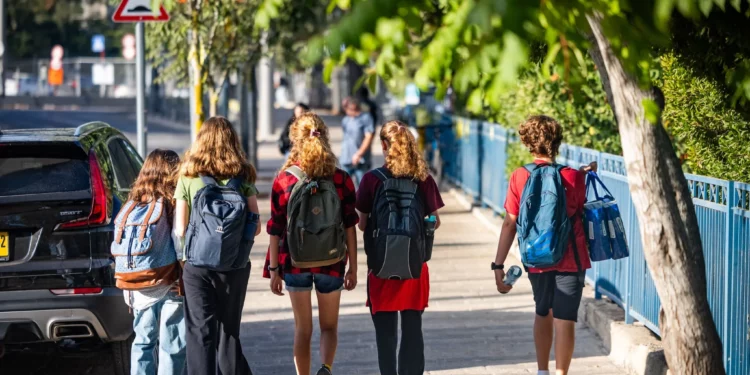 Israel reabre escuelas en zonas de menor riesgo por la guerra con Irán