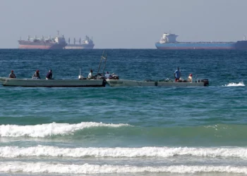 Irán ha colocado una docena de minas en el estrecho de Ormuz