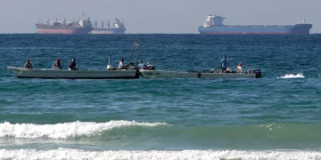 Irán ha colocado una docena de minas en el estrecho de Ormuz