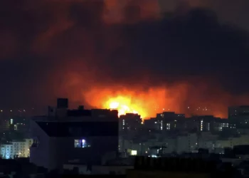 Israel bombardea fábrica subterránea de misiles y academia militar en Irán