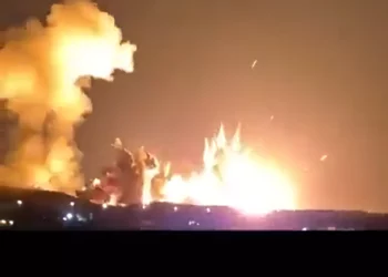 EE. UU. bombardea un depósito de municiones en Isfahan