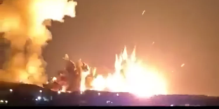 EE. UU. bombardea un depósito de municiones en Isfahan