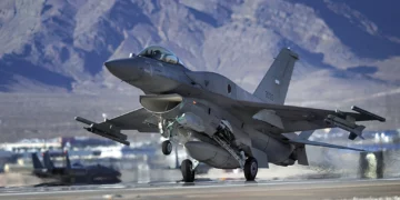 Los F-16 emiratíes recibirán 2.700 bombas SDB y JDAM