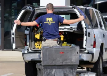 Dos hermanos detenidos tras hallarse artefacto explosivo en base del CENTCOM