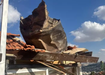 Fragmentos de misiles iraníes interceptados cayeron en Jerusalén