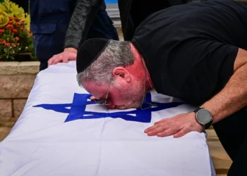 Israel entierra a tres soldados muertos en el sur del Líbano