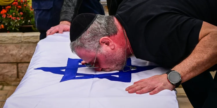 Israel entierra a tres soldados muertos en el sur del Líbano