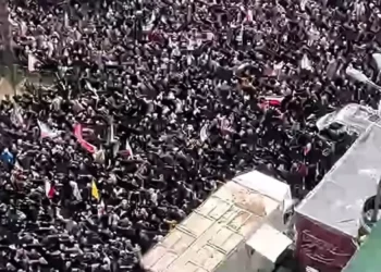 Funeral multitudinario por altos mandos militares y de defensa iraníes muertos en la guerra