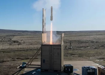 GRIZZLY de Lockheed lanza misil HELLFIRE desde un contenedor