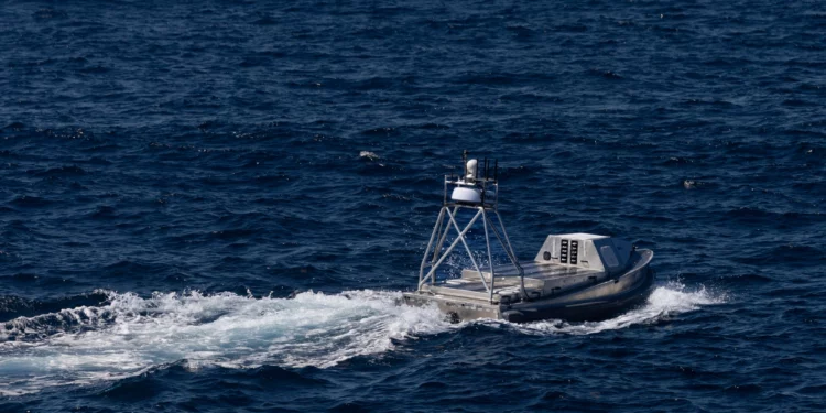 EE. UU. confirma el uso de lanchas no tripuladas en su campaña contra Irán