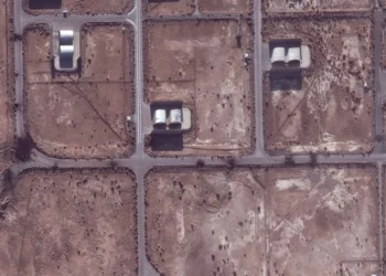 Imágenes satelitales muestran cazas F-14 iraníes destruidos cerca de Isfahán