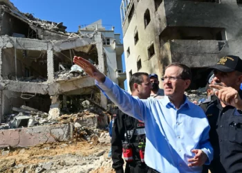 En el lugar del mortal ataque iraní: Herzog elogia a Trump y Netanyahu