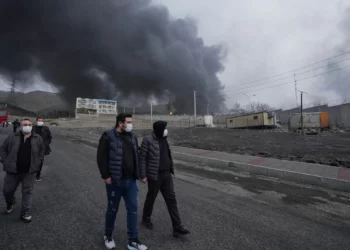 El ejército iraní advierte que atacará las instalaciones petroleras de la región