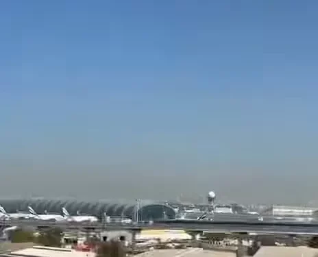 Imágenes muestran impacto de dron iraní en el aeropuerto de Dubái