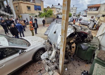 Seis andanadas de misiles iraníes: impactos y 11 heridos en Israel