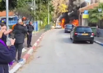 Un herido leve y daños en el centro de Israel por metralla iraní