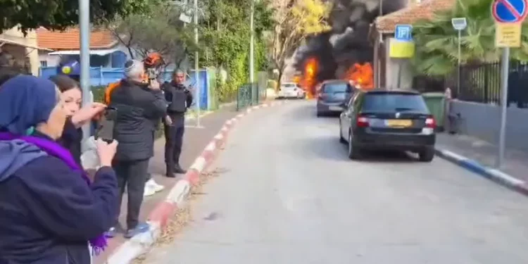 Un herido leve y daños en el centro de Israel por metralla iraní