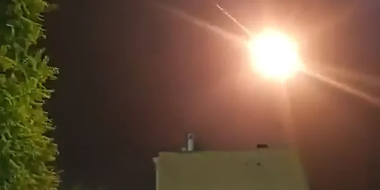 Vídeo del impacto de un misil iraní en Dimona