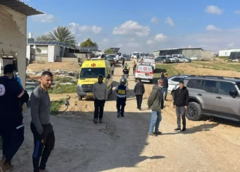 Tres heridos tras el impacto de fragmentos de misil en el Néguev