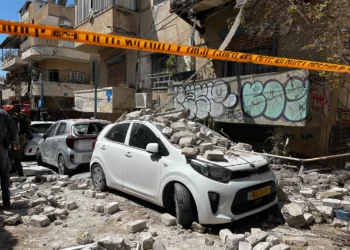 Misil con cabeza de racimo deja 15 heridos en Tel Aviv