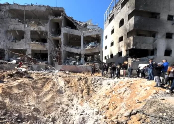 Misil iraní destruye edificio y daña un hito de la Ciudad Blanca en Tel Aviv