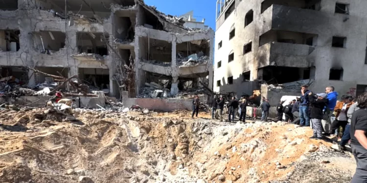 Misil iraní destruye edificio y daña un hito de la Ciudad Blanca en Tel Aviv