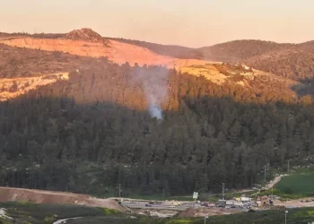 No hay heridos en la última salva iraní: un misil impacta en una zona abierta