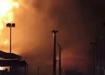 Ataque iraní provoca gran incendio cerca al Aeropuerto de Bahréin