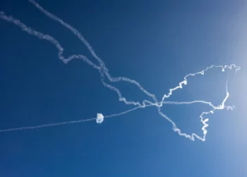 Israel sufrió ocho ataques con misiles iraníes desde la medianoche