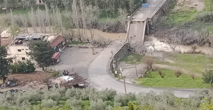 Israel bombardea un puente sobre el río Litani en el sur de Líbano