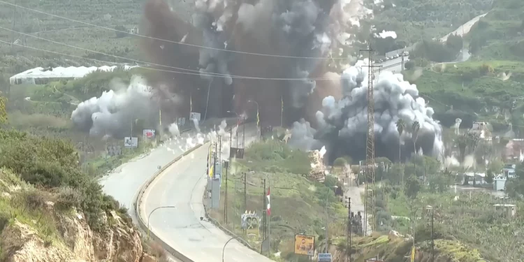 Israel dinamina un puente de la carretera costera en el Líbano