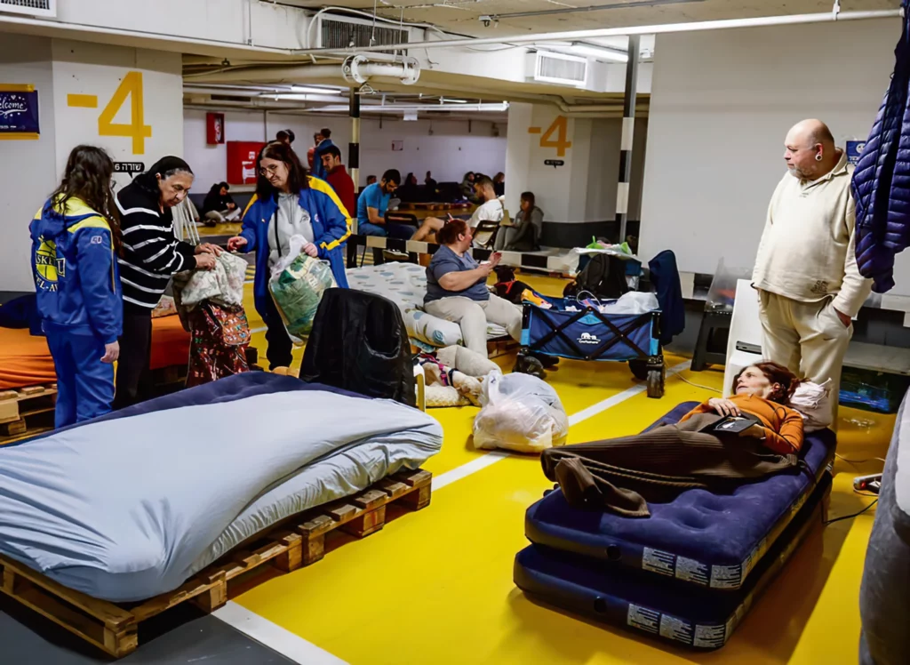 Irán lanzó ocho andanadas de misiles balísticos contra Israel