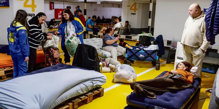 Irán lanzó ocho andanadas de misiles balísticos contra Israel