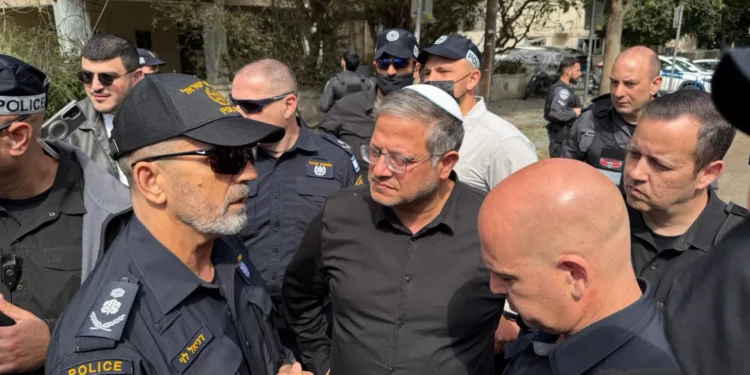 En el lugar del impacto del misil en Tel Aviv: Ben Gvir promete medidas drásticas contra la incitación