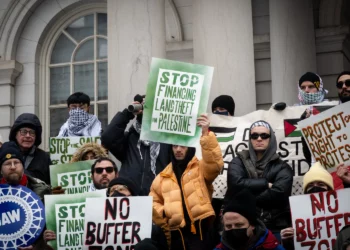 Izquierdistas de Nueva York protestan contra ley de protección a sinagogas