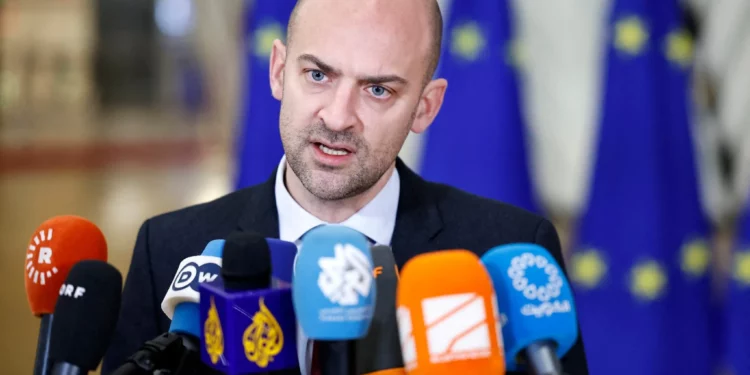 Francia enviará 60 toneladas de ayuda humanitaria al Líbano