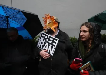 Judíos neoyorquinos celebran un acto de Purim frente al consulado iraní