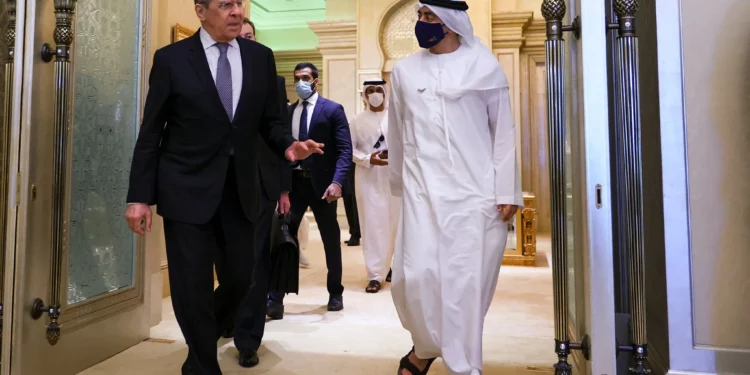 Los ministros de Exteriores de Rusia y Emiratos buscan poner fin a los ataques contra Irán